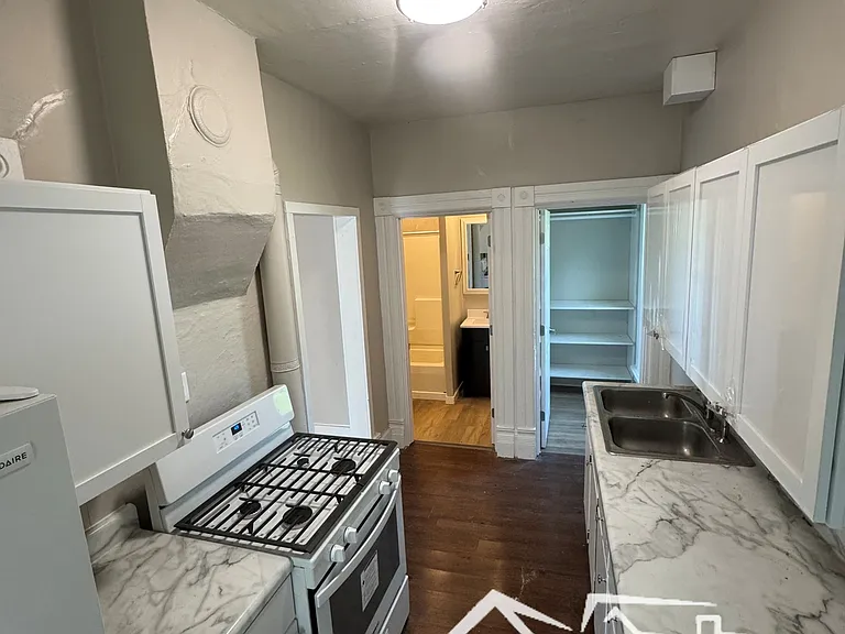 330 W 10th Ave #A — Photo 12