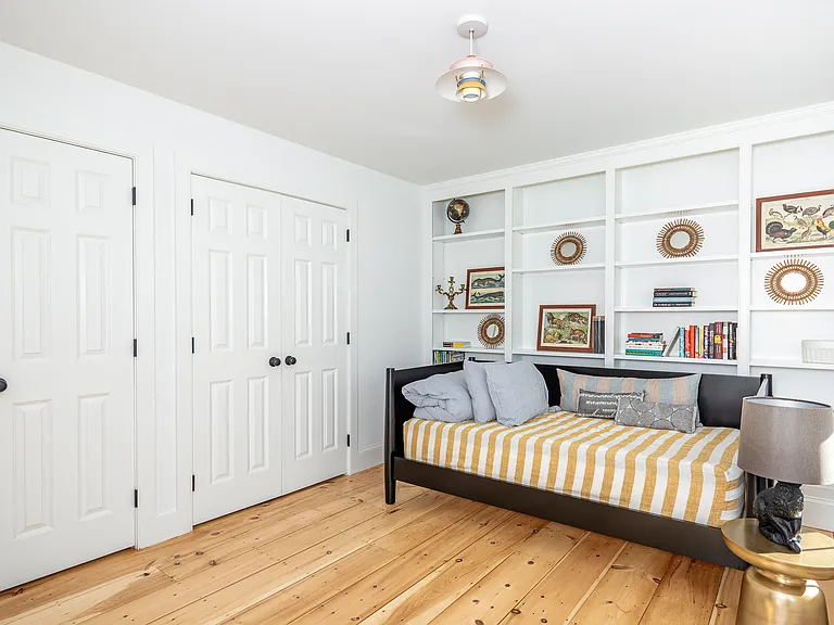 212 Meadows W — Photo 21