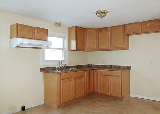 4th image of 48 Blueberry Hill St