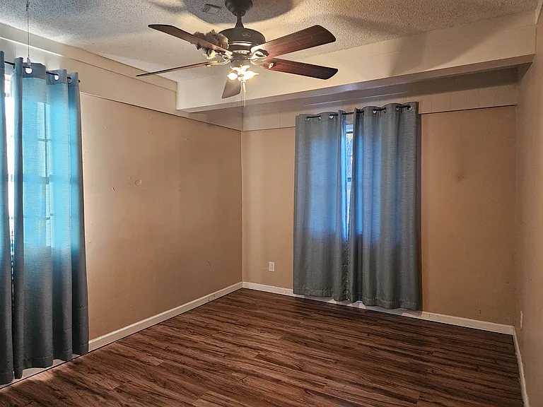 4695 Geneva Dr — Photo 6