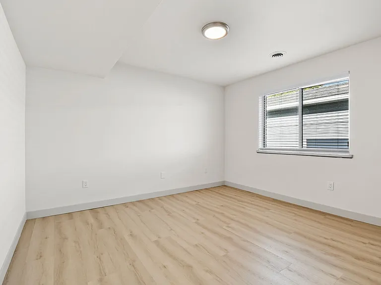 Ridge Creek Apartments — Photo 11