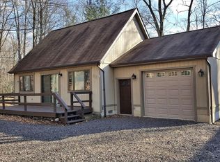 1021 Green Valley Cir, Lake Ariel, PA 18436