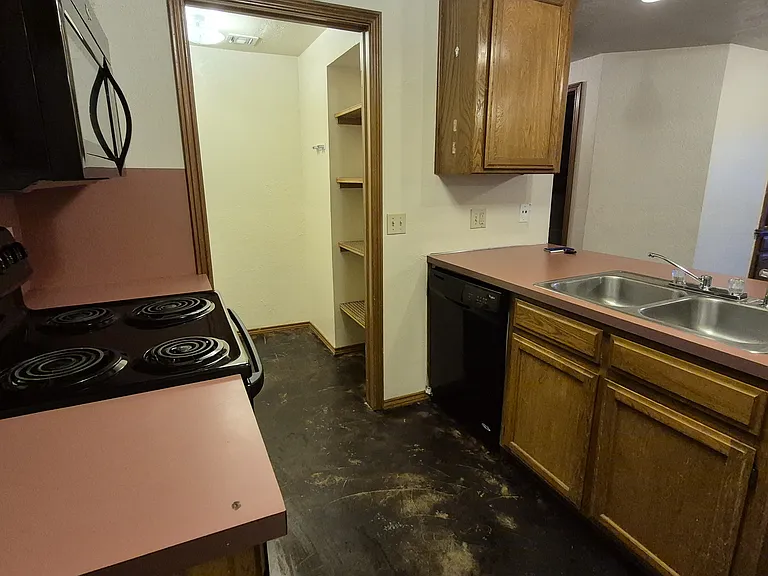 Indoor utility room with w/d hook-ups