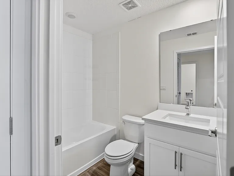 185 E Warren Ave — Photo 4