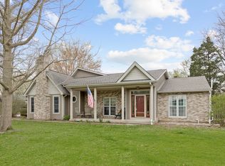 37W980 Oak Dr, Saint Charles, IL 60175