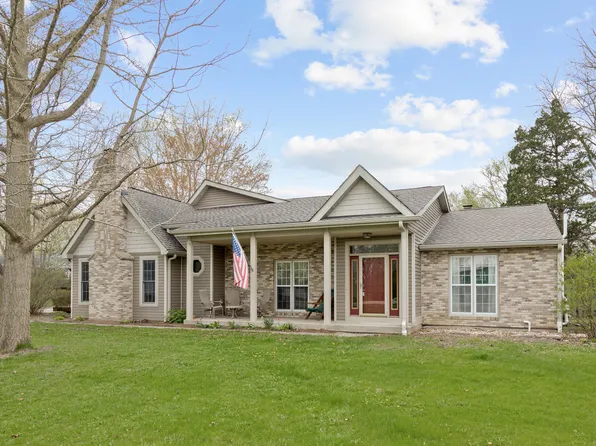 37W980 Oak Dr, Saint Charles, IL 60175