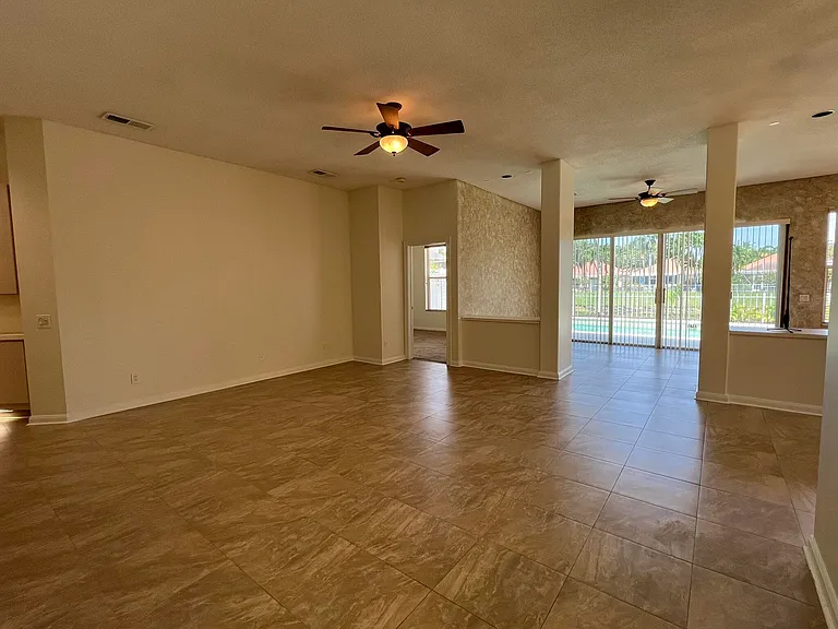 244 Hampton Pl — Photo 4
