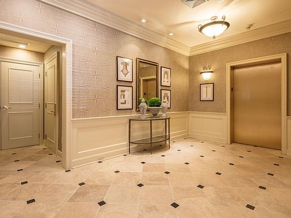 Luxury Elevator Bldg