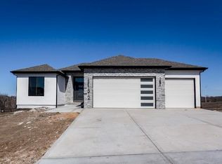 8405 NW 90th St, Kansas City, MO 64153