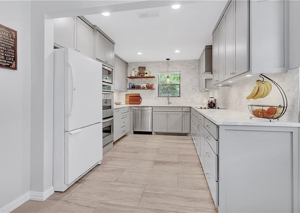 1st image of 2029 Newcastle Cir