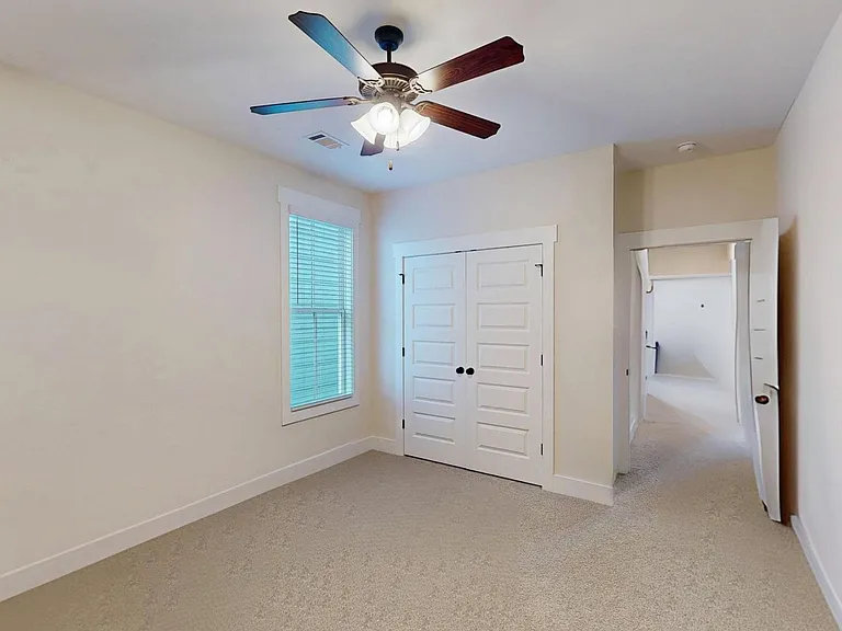 202 Northlake St — Photo 28