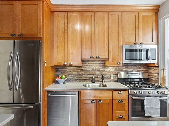 5th image of 875 W 181st St APT 5D