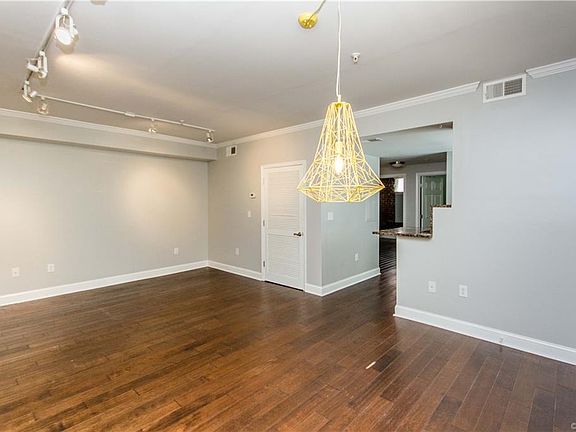4th image of 2418 E Franklin St #U114