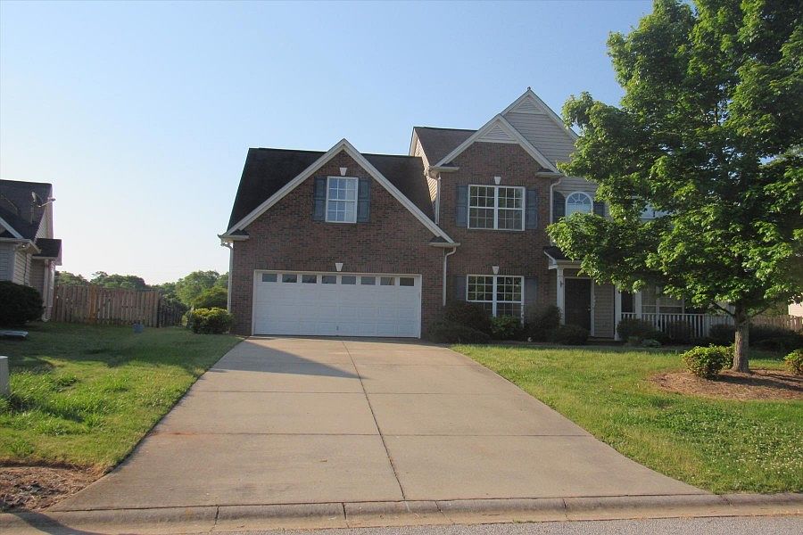 1st image of 106 Longwood Ln
