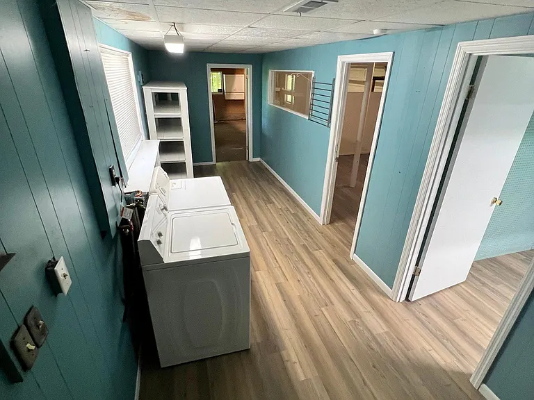 826 Claremont Ct — Photo 22