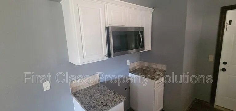 661 NW 16th St — Photo 11