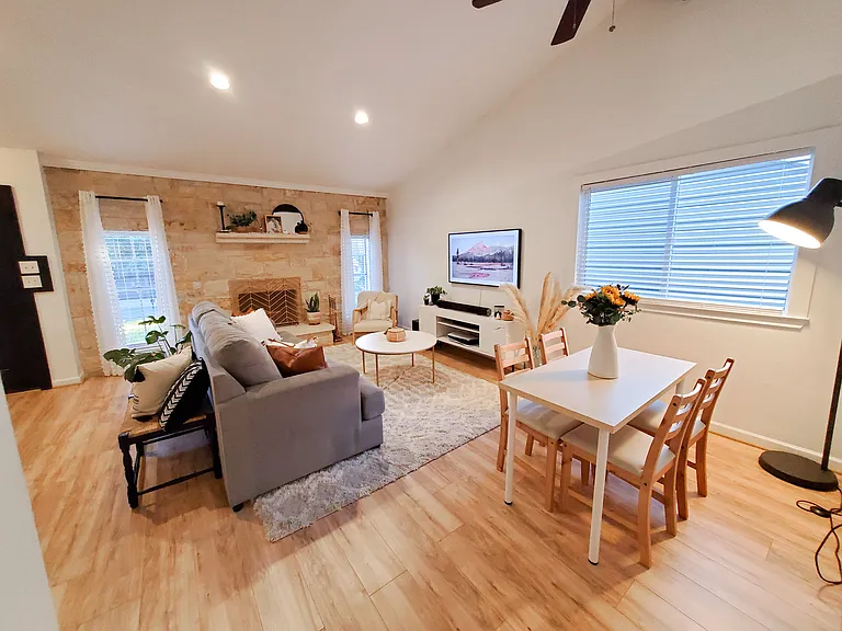 924 Acorn Oaks Dr — Photo 5