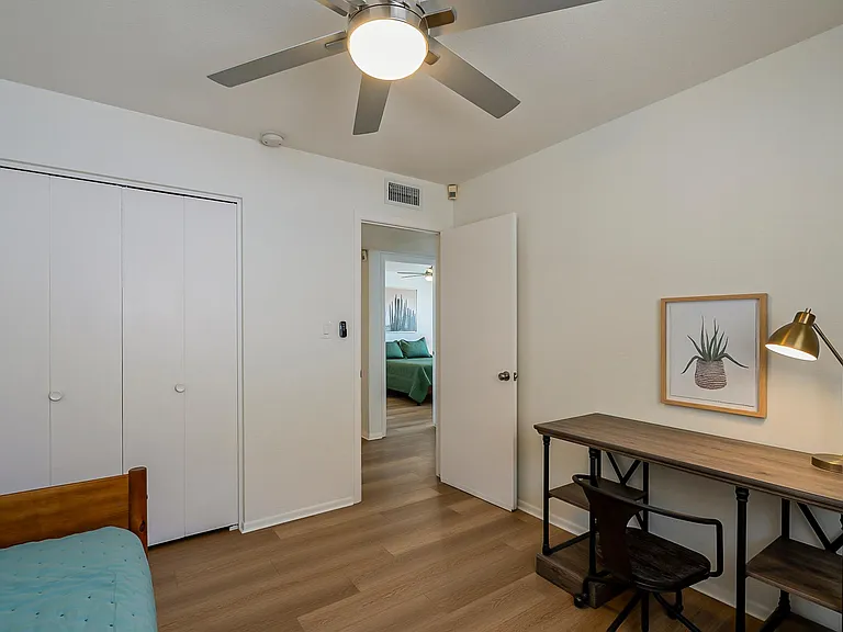 1107 E Geneva Dr — Photo 8