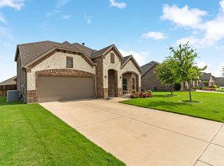 609 Autumn Run Dr, Midlothian, TX 76065