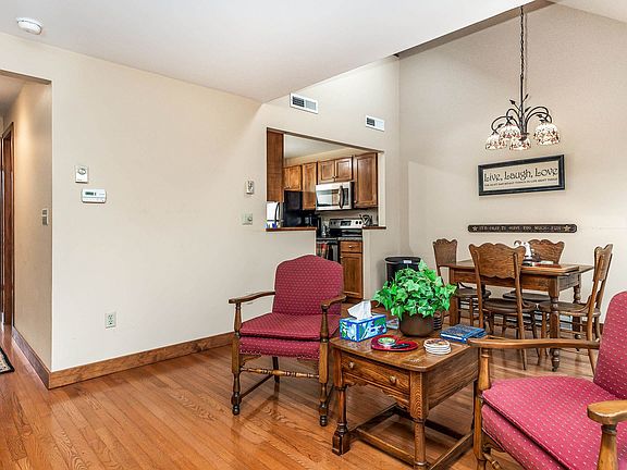 5th image of 140 Plum Cove Dr