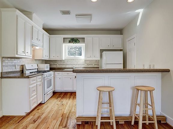 5th image of 725 Teetshorn St #A