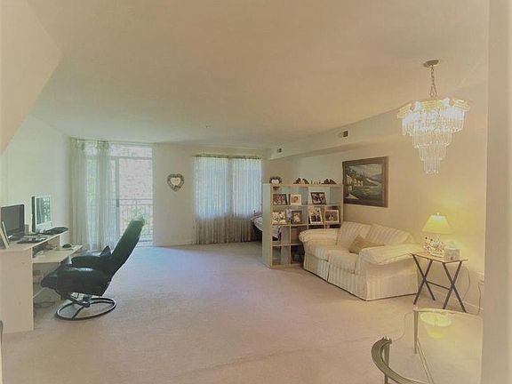 3rd image of 6335D Stevenson Ave Unit 6335-D