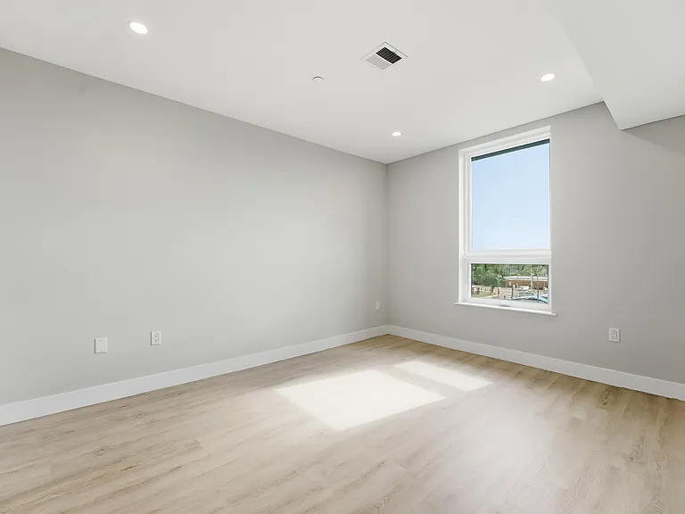 Skylar Lofts JC — Photo 14