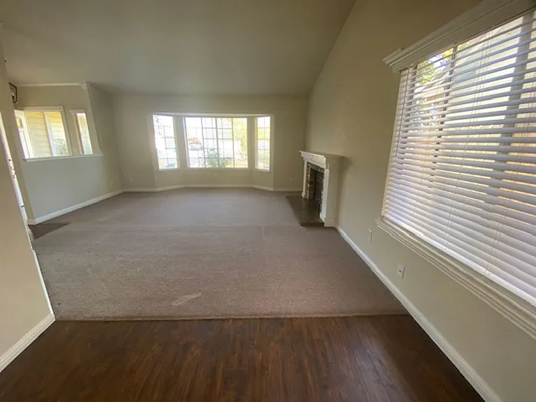 561 Amanda Ct — Photo 22