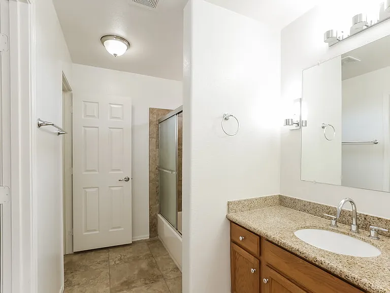 3702 S 62nd Ave — Photo 12