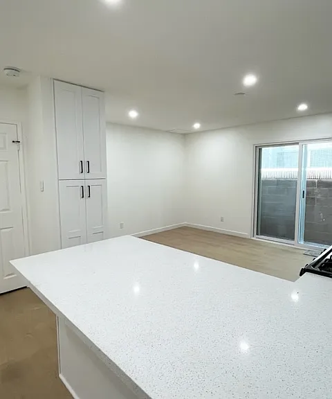 2627 E Broadway #4 — Photo 6