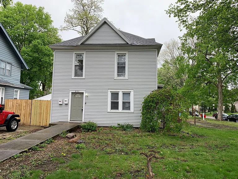 602 W Hill St — Photo 2