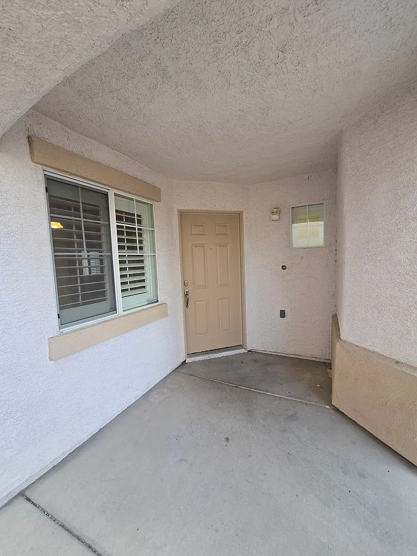 Summerlin Home Waiting For You! — Photo 3
