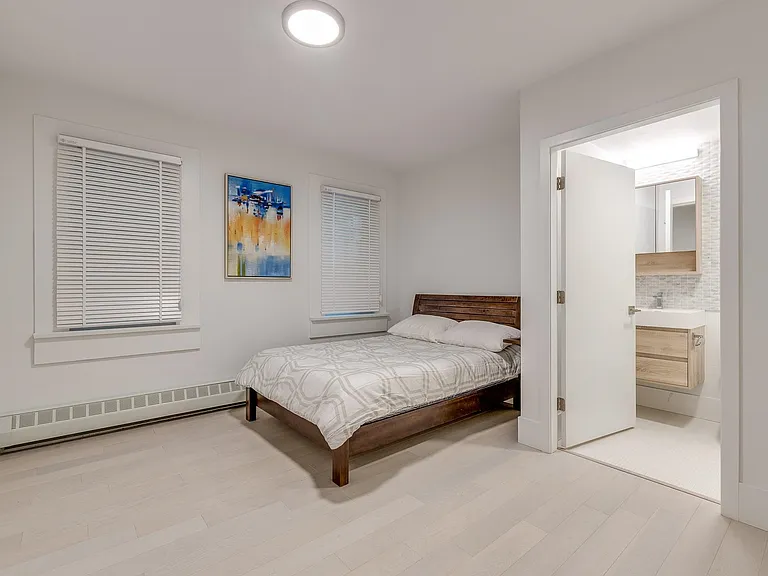 1425 Haro St #101 — Photo 17