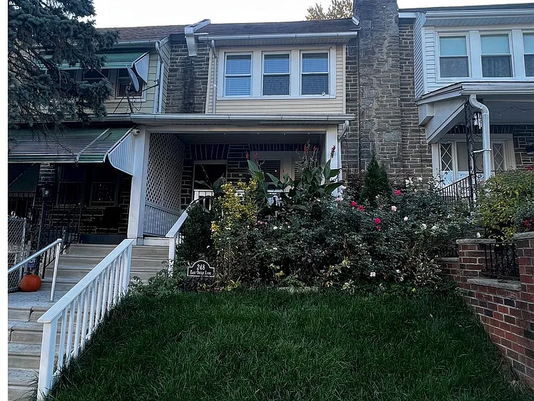 248 E Queen Ln — Photo 25