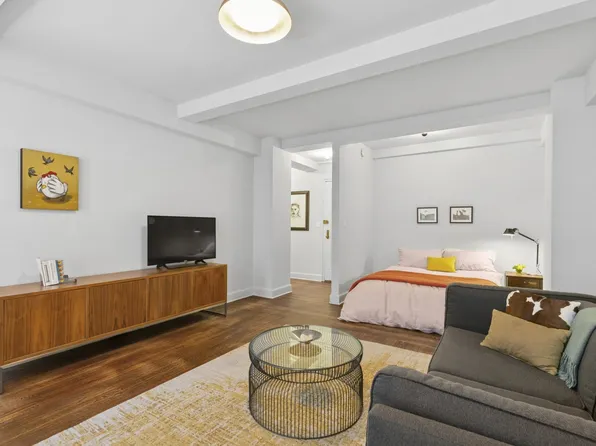 405 West 23rd Street 8H image 3 of 6