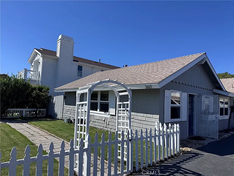 360 16th Pl — Photo 3