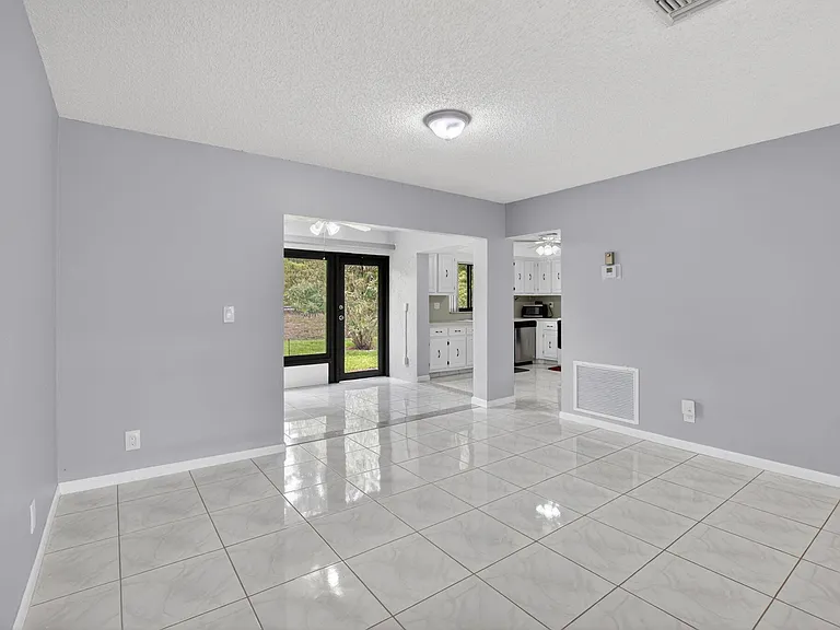 4944 Equestrian Cir #A — Photo 9