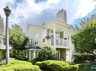 1119 Hyde Park Ct, Mahwah, NJ 07430