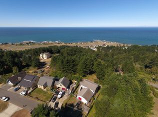 175 Vista Rd, Whitethorn, CA 95589