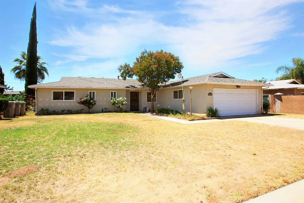 4135 W Olive Ave photo 1