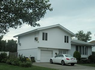 31 Friendly Ln, Jericho, NY 11753