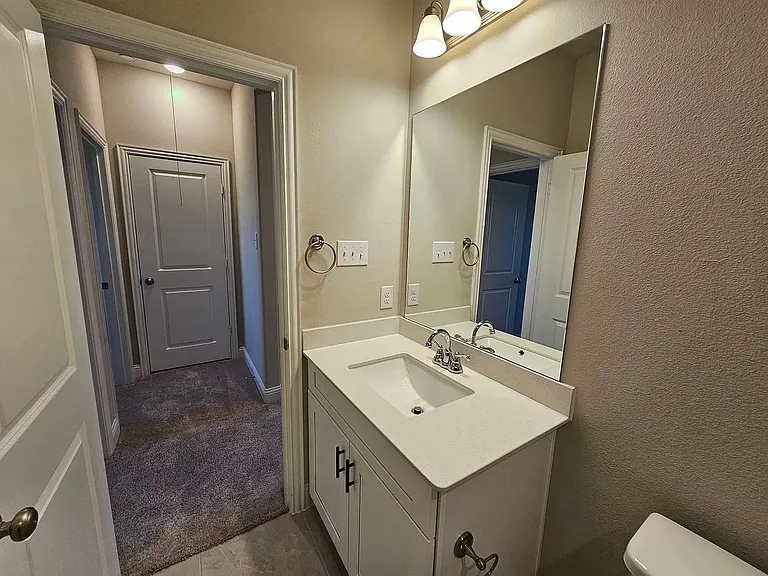 549 Hutchinson Ln — Photo 4