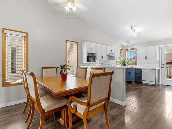 4th image of 26 N Lockwood Ave