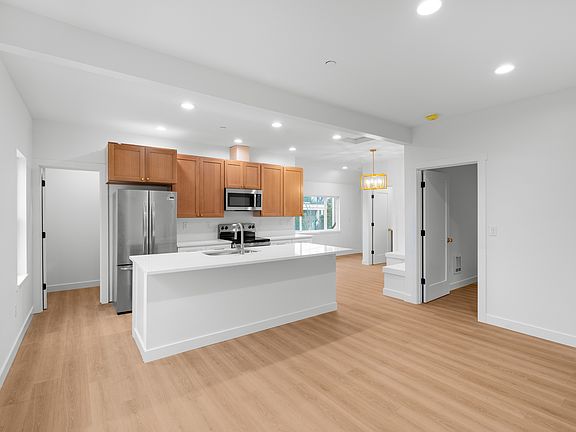 2nd image of 1007 Adams St SE #201