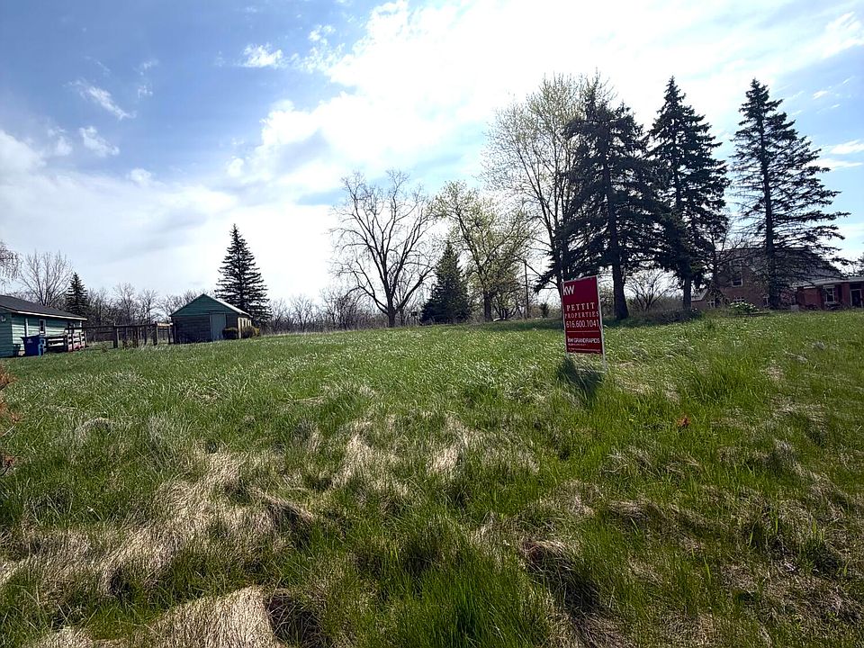 2nd image of 3290 Breton Rd SE