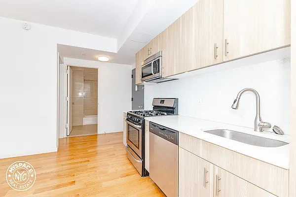 Rented by MySpaceNYC | media 24