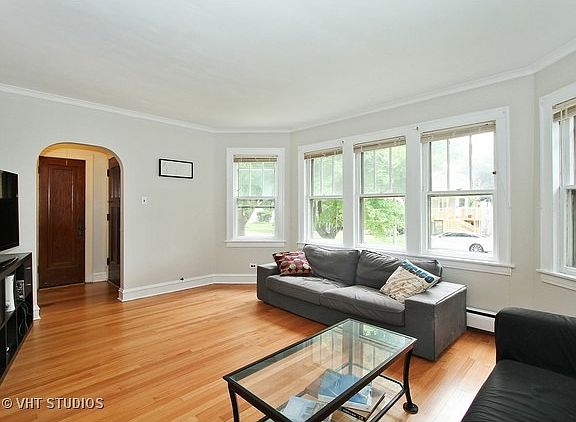 2nd image of 1015 Marengo Ave