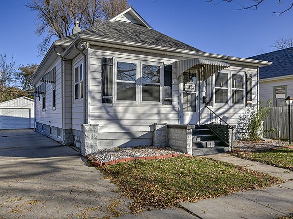 3rd image of 6618 Platte Ave