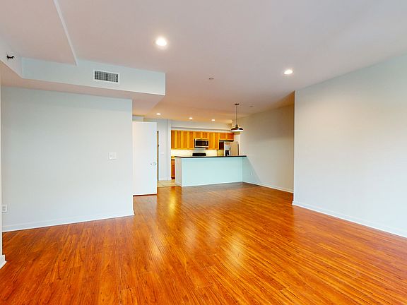 4th image of 1545 S Bentley Ave #204