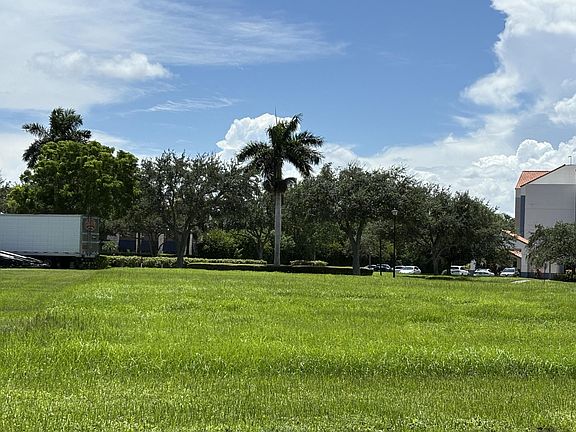 4th image of Lot 4 B NW Courtyard Circle